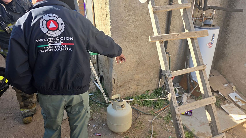 Mujer lesionada Proteccion Civil y Bomberos atienden explosion de tanque de gas en la colonia Almancena