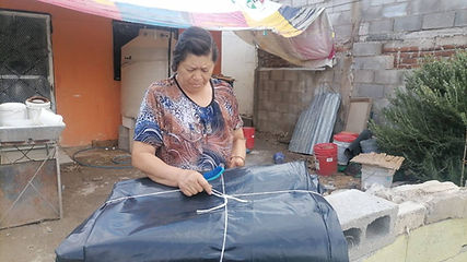 Gobierno de Parral refuerza acciones preventivas ante lluvias con entrega de hule