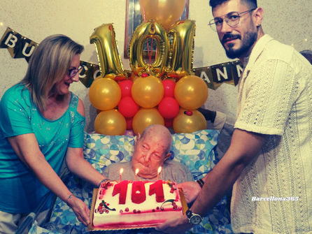 Barcellona  [Circondato da tanto amore, il signor Salvatore Imbesi ha festeggiato ieri sera 101 anni]