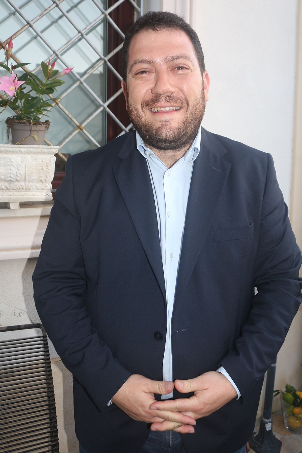 I nostri auguri ai tre candidati, in modo che facciano crescere la città: ma Nicola per noi è come gli altri