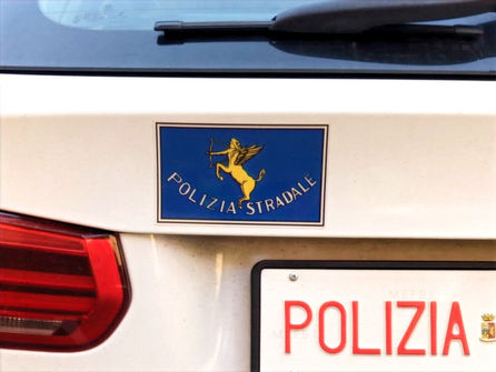 "Zigzag in autostrada": ubriaco fermato dalla Polstrada, scatta sequestro veicolo e ritiro patente