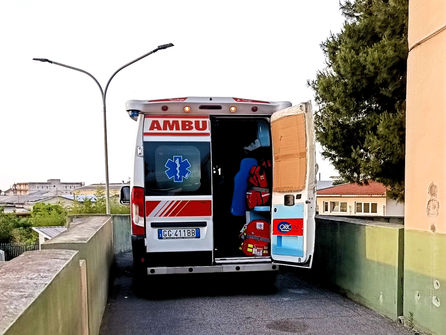 Le persone muoiono sulle ambulanze. "Barcellona non può stare senza Ospedale"