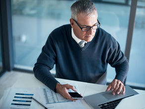 Cash Flow Management for Small Businesses: Tips to Get Paid Faster & Avoid Financial Struggles