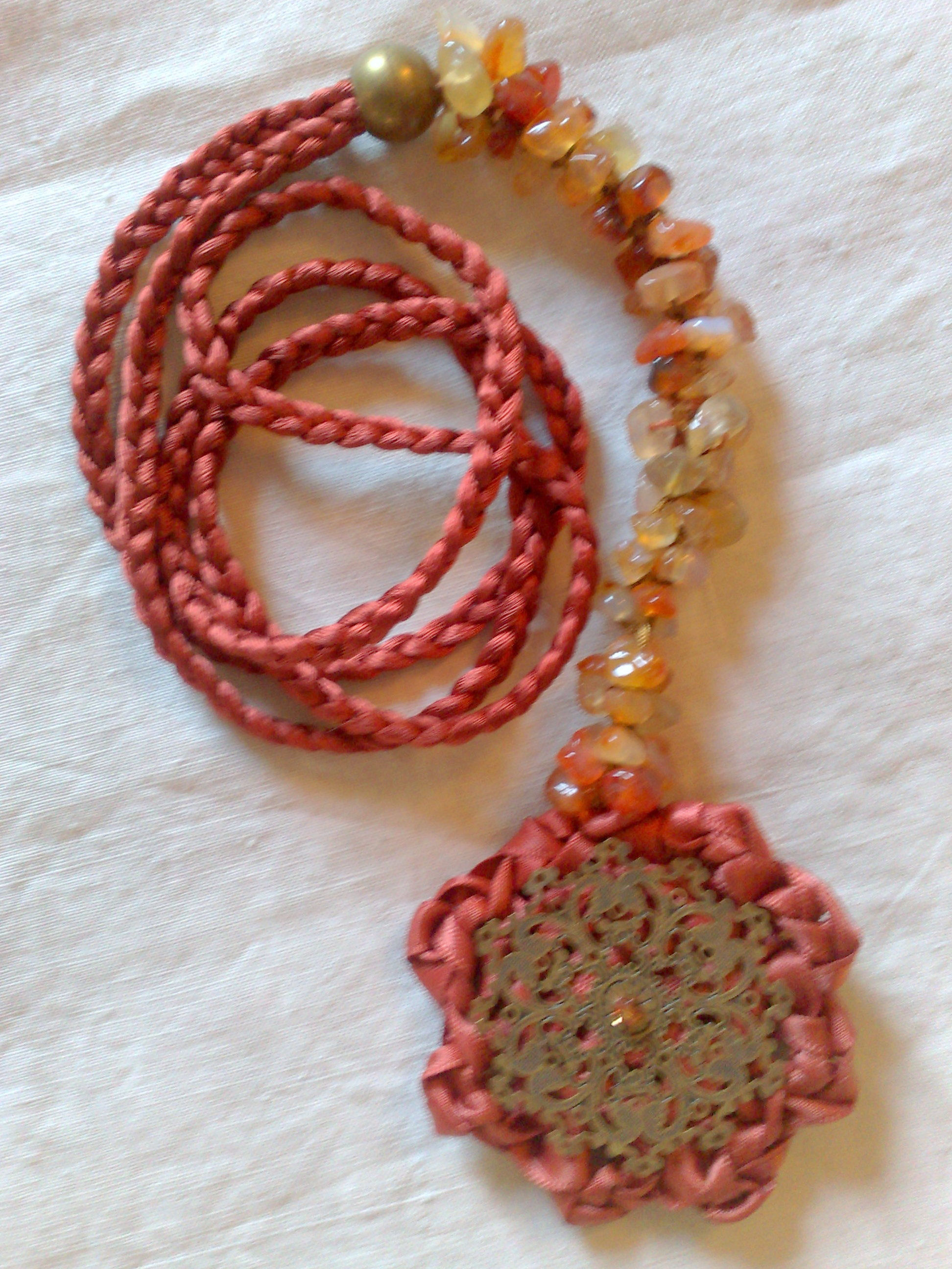 6e Chakra, satin et cornaline