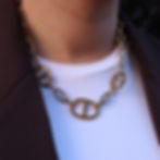 Collier Myriam bicolore maille marine acier inoxydable porté au cou