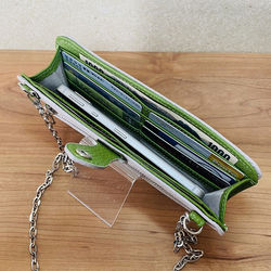 スマホは薄いケースで