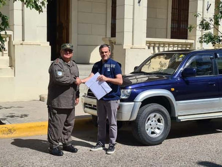 El Director de la Aduana entregó hoy camioneta a la Gendarmería