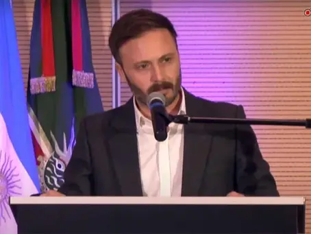 Luego de 40 años de gestiones peronistas, el radical Francisco Azcué jura como Intendente de Concord