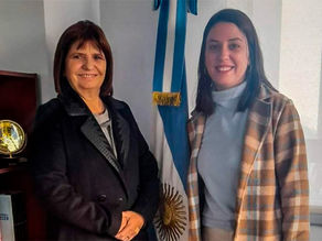 Patricia Bullrich llega a Paraná junto a Ayelén Acosta