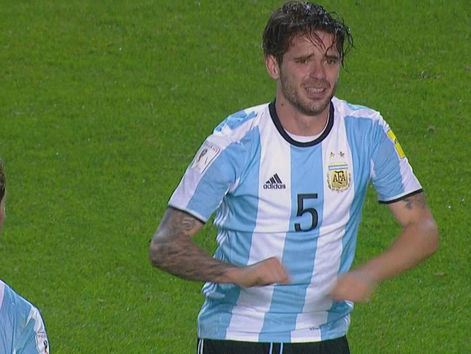Gago se lesiona en la cola, de un Rapipago