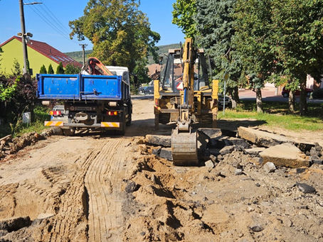 Kompletní proměna ulice Osvobození v Kobylí: Od stabilizace podloží po finální asfalty