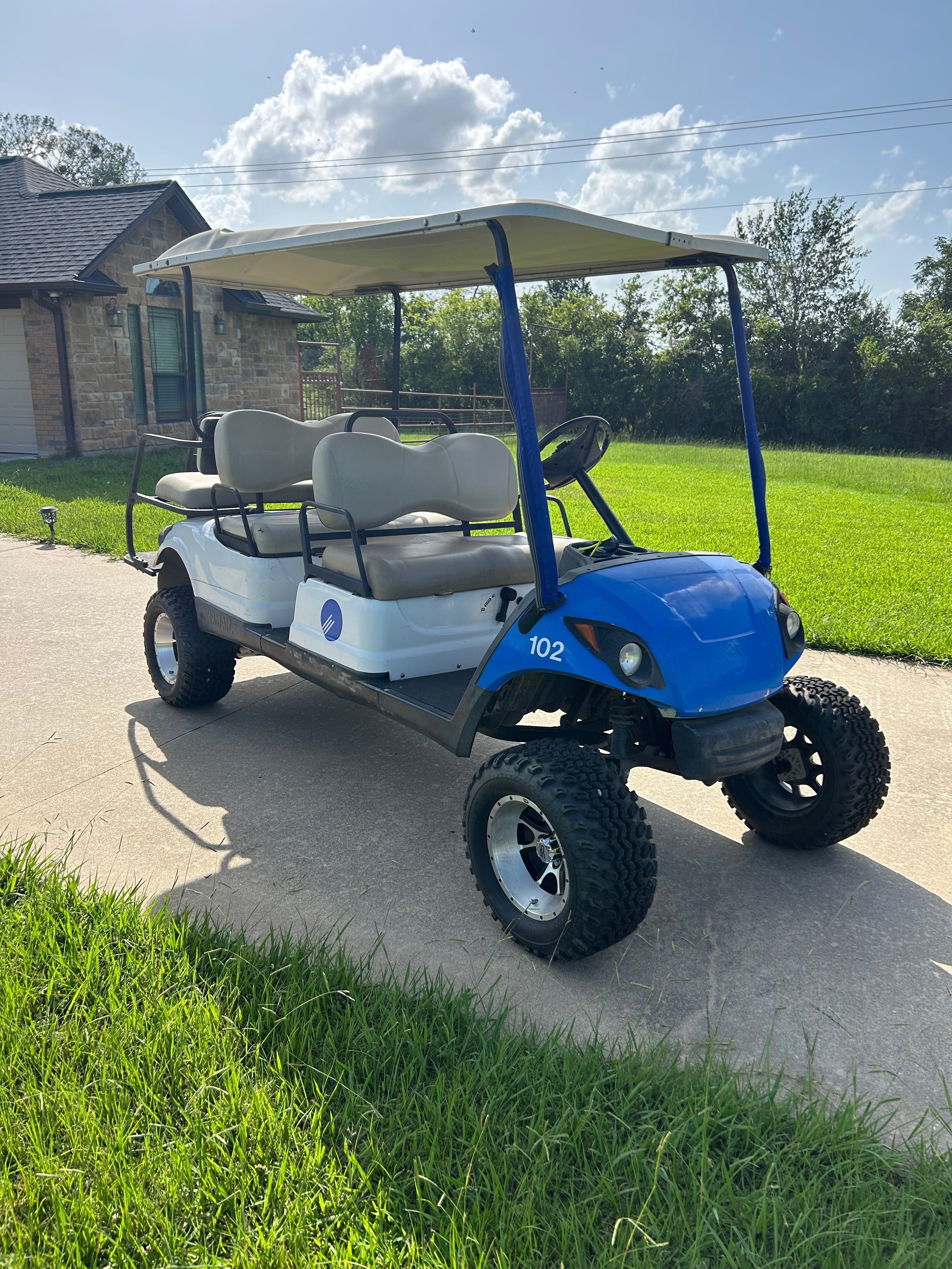 Golf cart lifted 6 seater 
