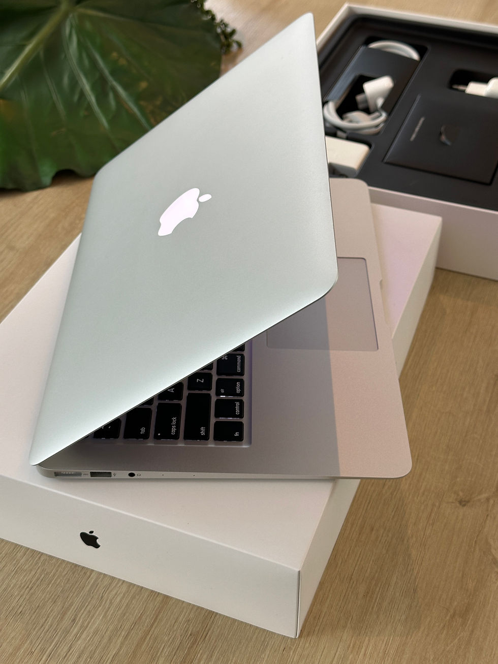 Miniatura: MacBook Air 2017 13.3" I5 128GB SSD 8GB Silver (Seminovo)