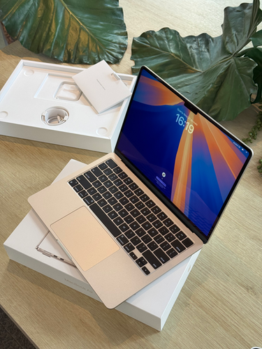 MacBook Air M2 13.6