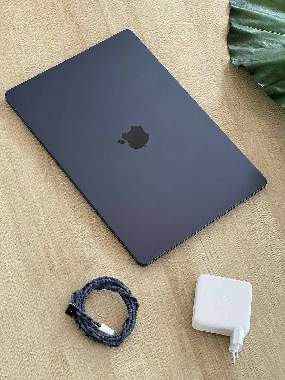 MacBook Air M2 16GB/256GB / ミッドナイト　15インチ MacBook Air 13