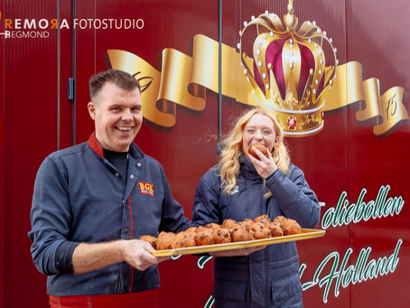 Oliebollen en appelbeignets die Megan verkoopt voor haar Road to the Junior Olympics.