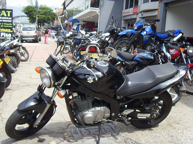 SUZUKI GS 500 NEGRA 2006
