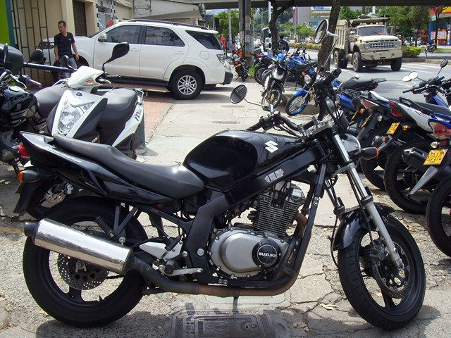 SUZUKI GS 500 NEGRA 2006