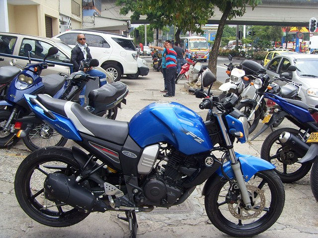 YAMAHA FZ16 AZUL 2013