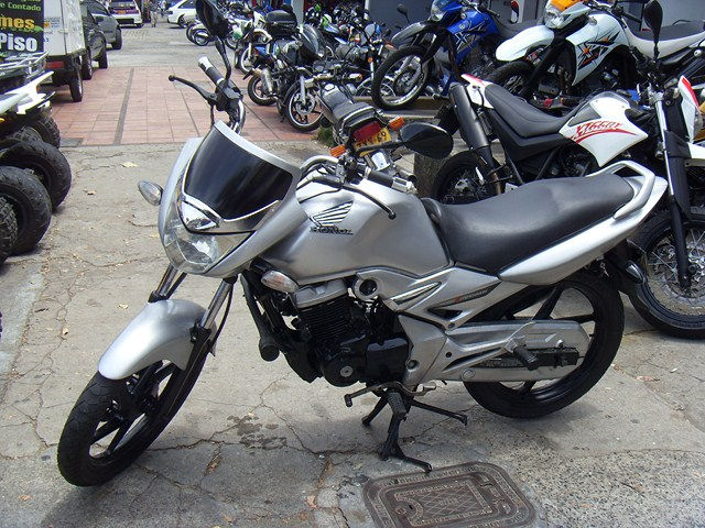 HONDA CBF150 GRIS 2008