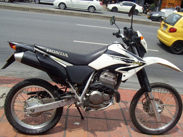 HONDA TORNADO BLANCO 2011