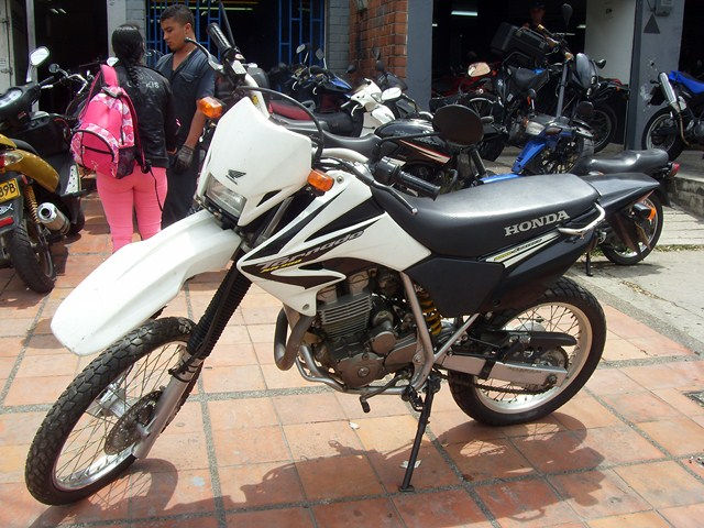 HONDA TORNADO BLANCO 2011