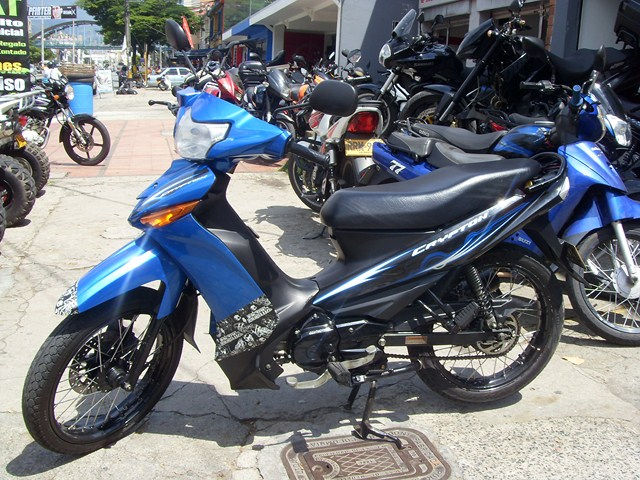 YAMAHA CRYPTON AZUL Y NEGRA 2011