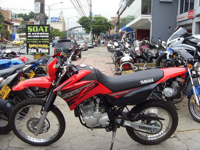 YAMAHA XTZ 250 ROJA 2014