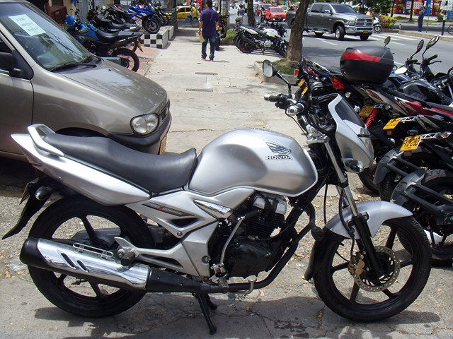 HONDA CBF150 GRIS 2008