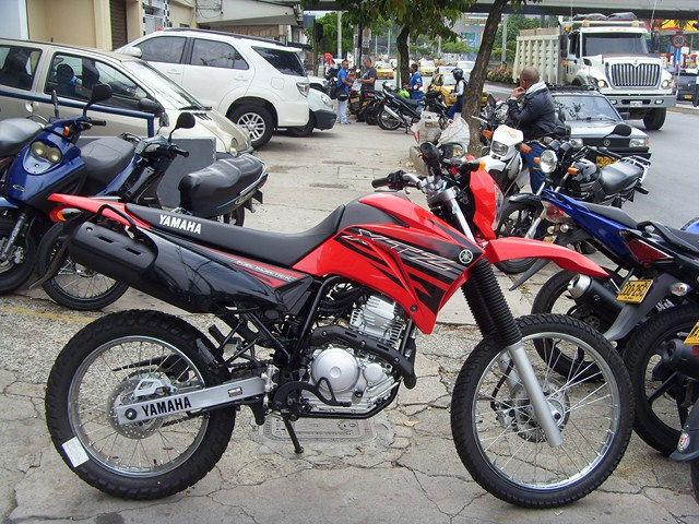 YAMAHA XTZ 250 ROJA 2014