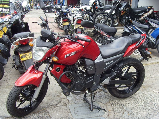 YAMAHA FZ16 ROJA 2012
