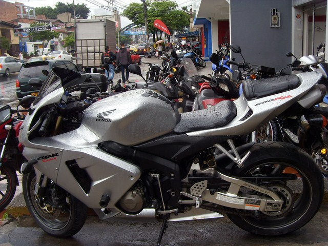 HONDA CBR 600 GRIS 2006