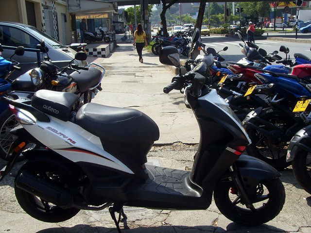 KYMCO AGILITY RS NAKED BLANCA 2012