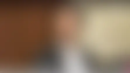 ndian criminal defence lawyer Vijay Aggarwal, who has represented several high-profile individuals including fugitive diamantaire Mehul Choksi and businessman Nirav Modi, has reportedly been detained by British authorities in London amid allegations concerning immigration violations and separate sexual assault complaints.
