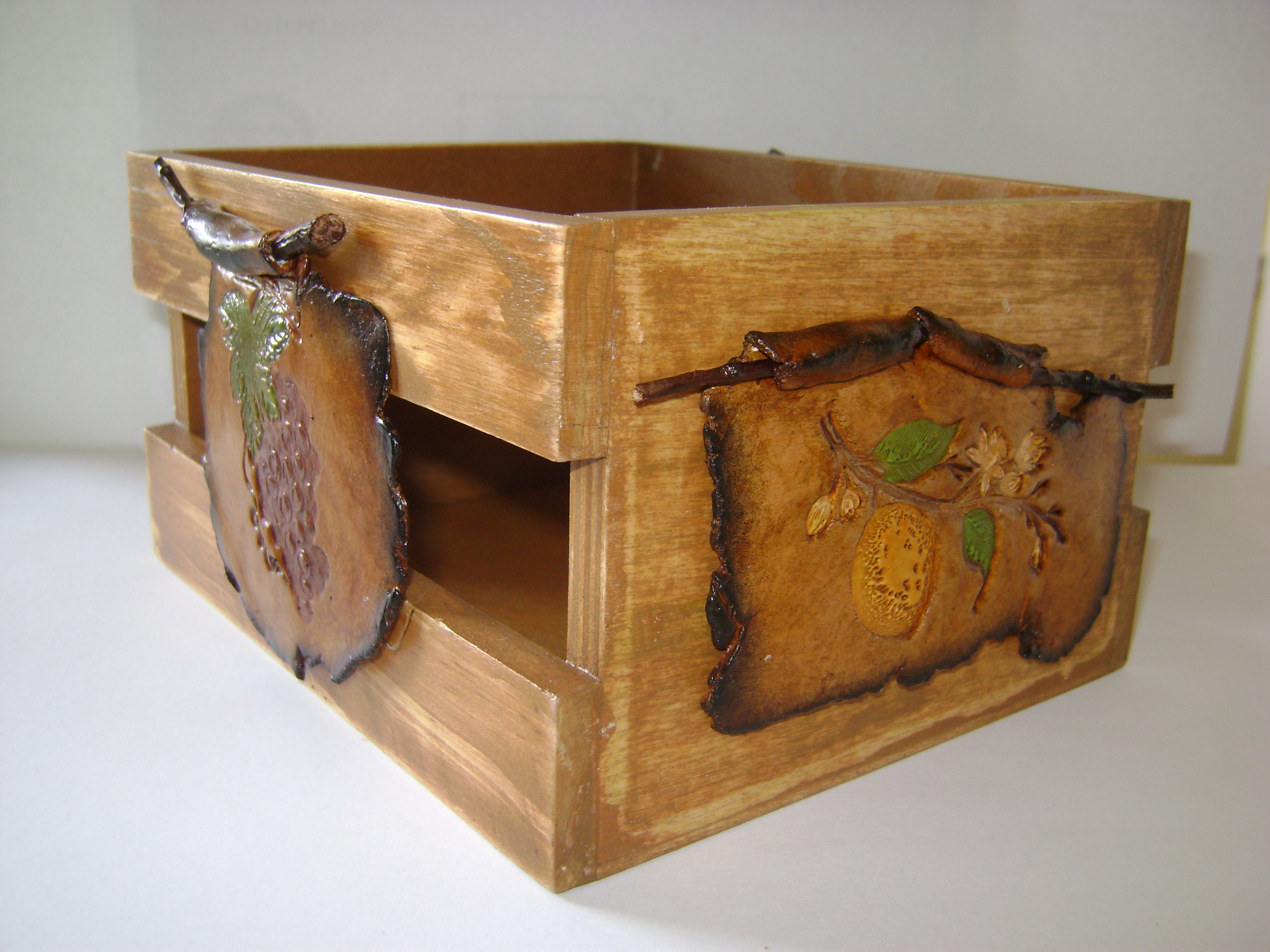 #169-Box with all fruit on 4 sides