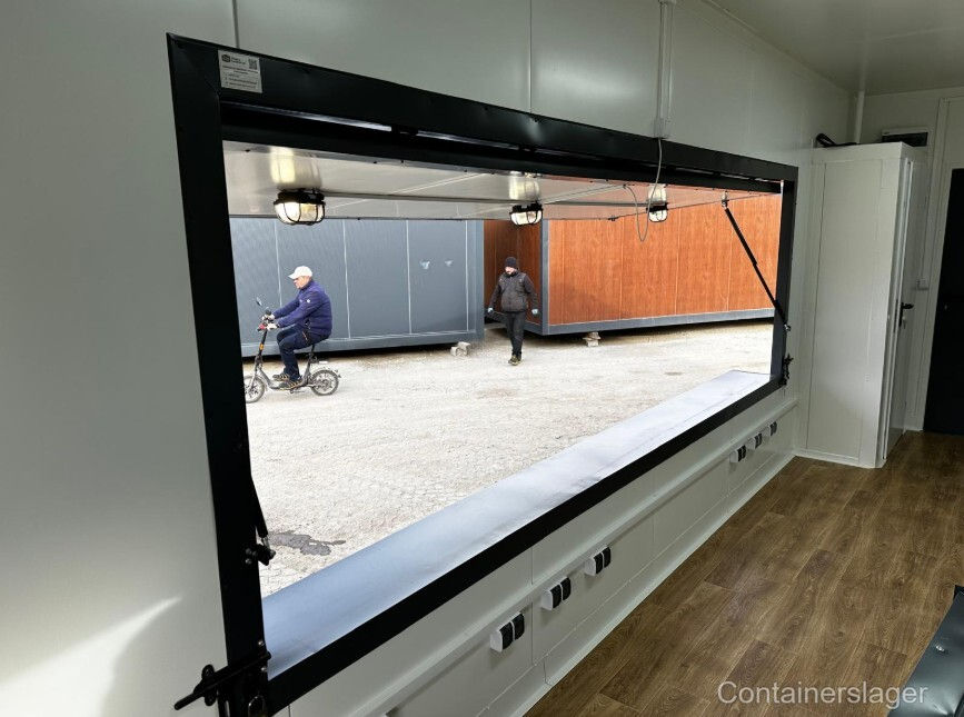 Miniaturebillede: Snackcontainer 11 m² med 2 løftedøre – Fast foodtruck 2,5 x 4,5 m