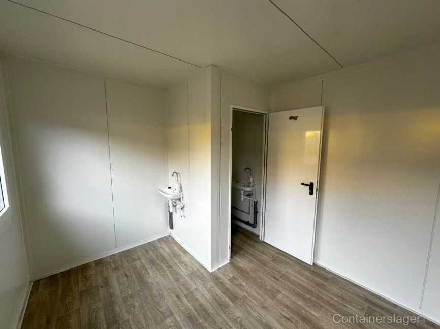Thumbnail: Commerciële ruimte van 18 m² (3 x 6 m) met kamer – Modulaire glazen container