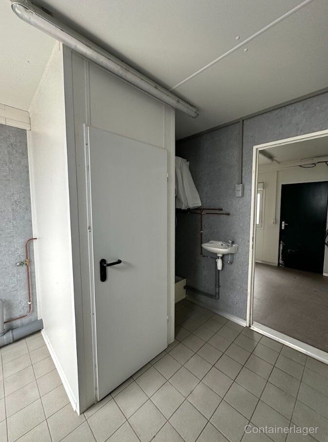 Thumbnail: Gebruikte kantoor- en wooncontainer van 90 m² – 4 slaapkamers – module van 15x6 m, volledig uitgerust