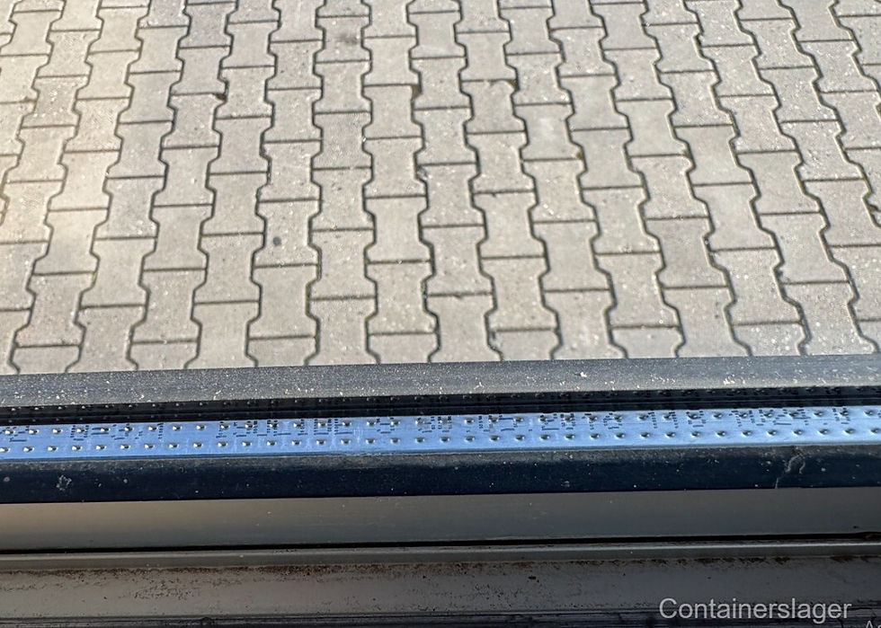 Thumbnail: Gebruikte kantoorcontainer van 10x3 meter – 30 m² – Voorzien van elektriciteit en verwarming