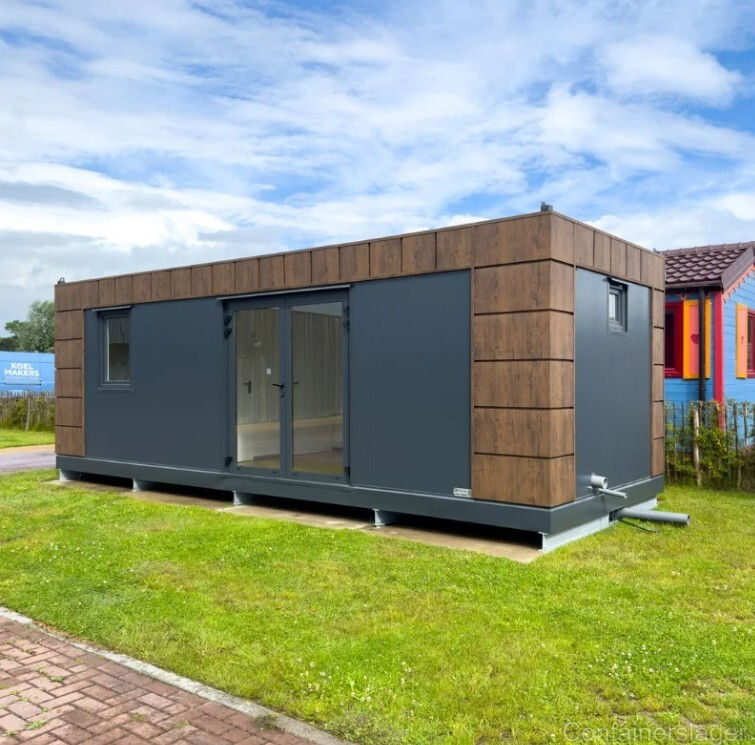24 m² (8 x 3 m) containerhus i Helsinki – Med badeværelse og udstyret køkken