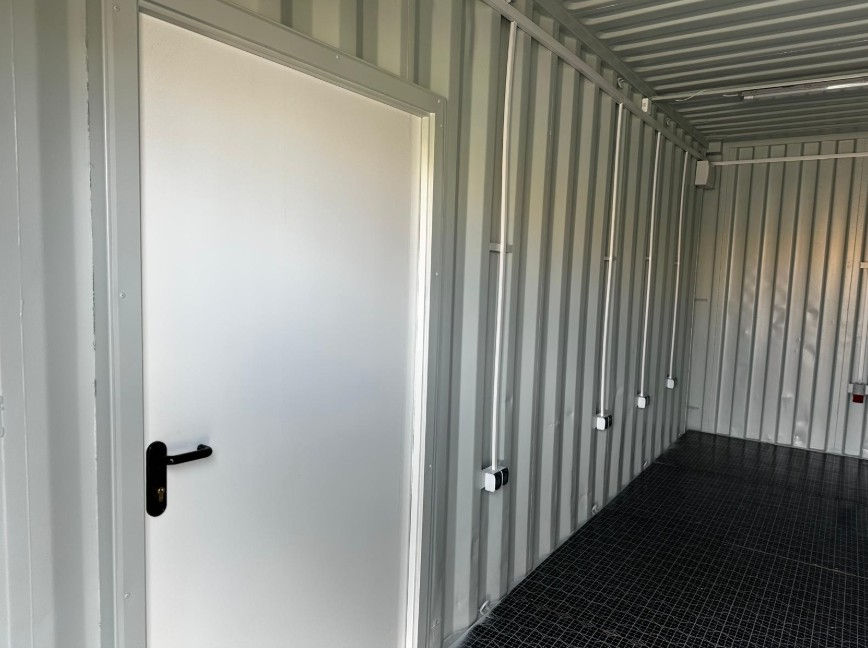 Miniatura: Container/chiosco mobile per catering usato (15 m²)