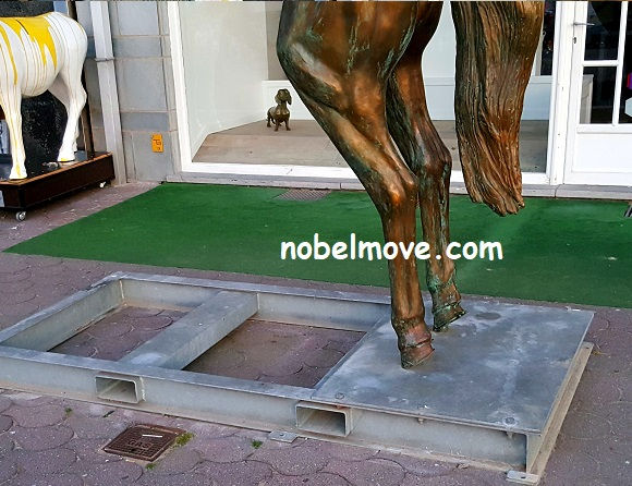 Thumbnail: Horses in Motion