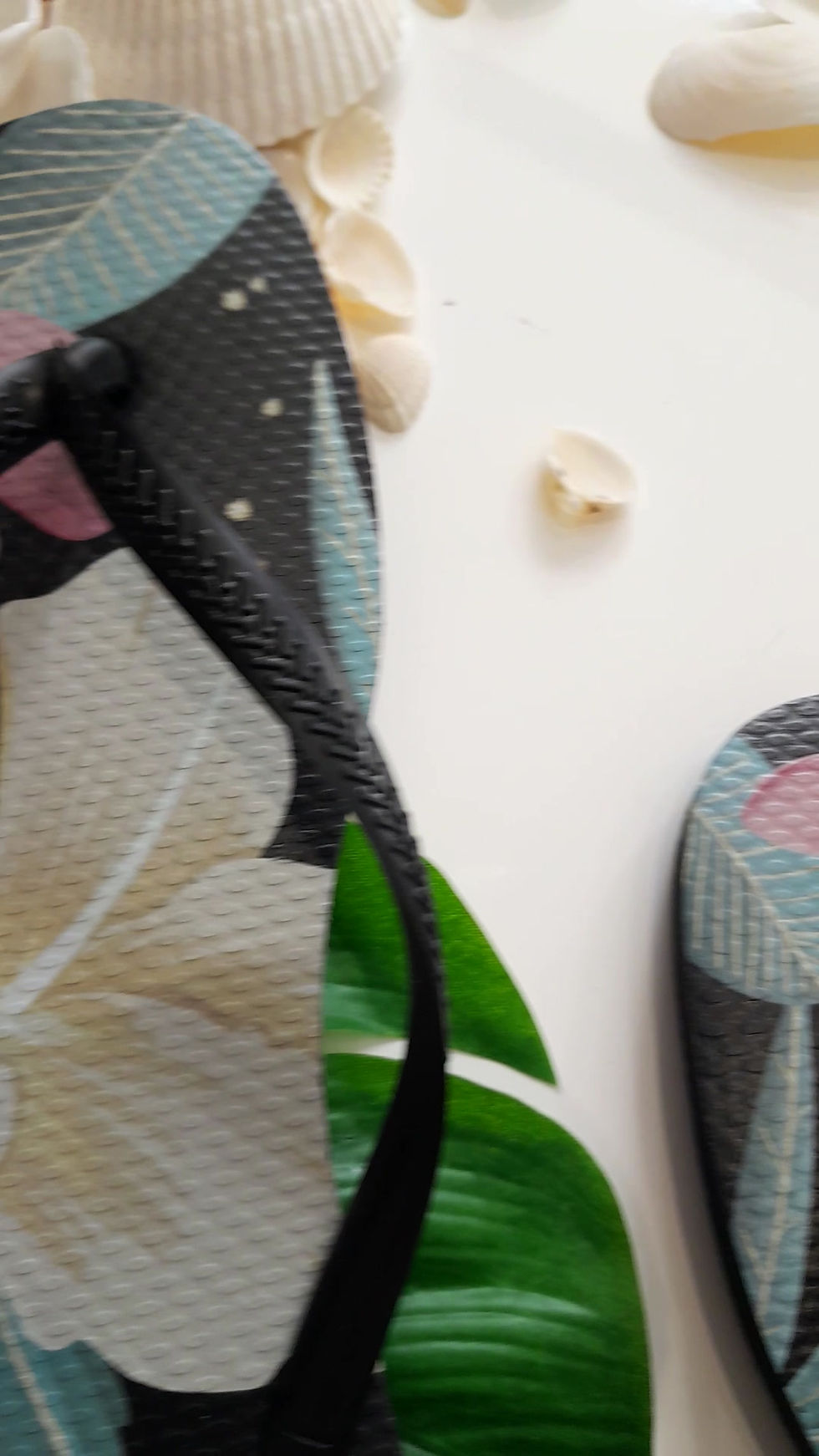 Thumbnail: Exotic flowers Havaianas Black Slim