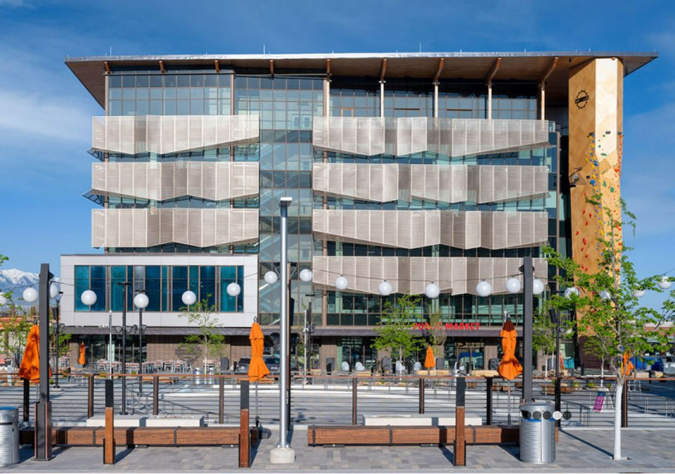 expanded metal panels, powder coated expanded metal panels, weld, ground corners, outrigger system, metal panel system, unitized metal panel system, custom metal panels