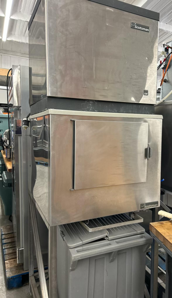 7-0043 Scotsman Ice Machine with Bin