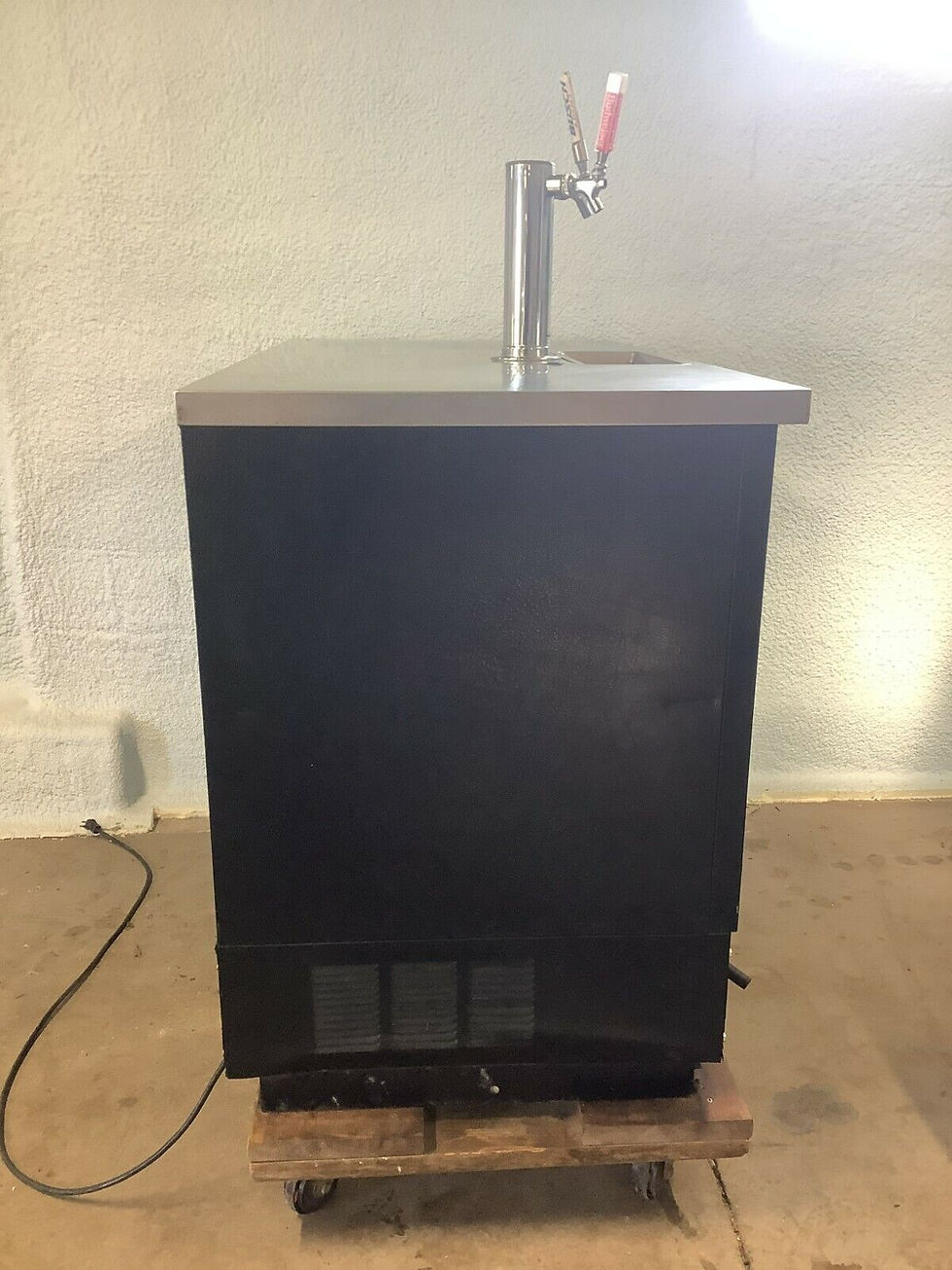 Thumbnail: 152-0397 Beverage Air Kegerator Double Tap Beer Dispenser
