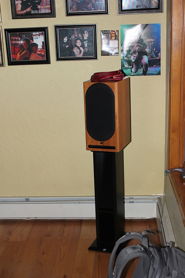 Jean Marie Reyanud BLISSJubilé Speaker & Matching Magic Stand II (The mesh is magnetic btw)