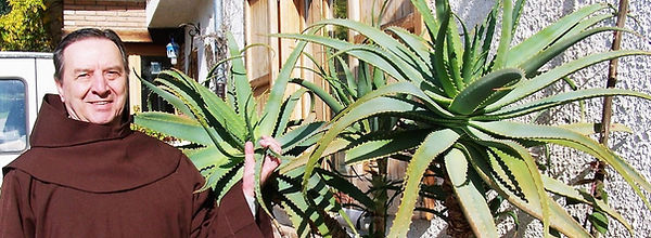 Father-Romano-Zago-Photo-with-Aloe-A-e14