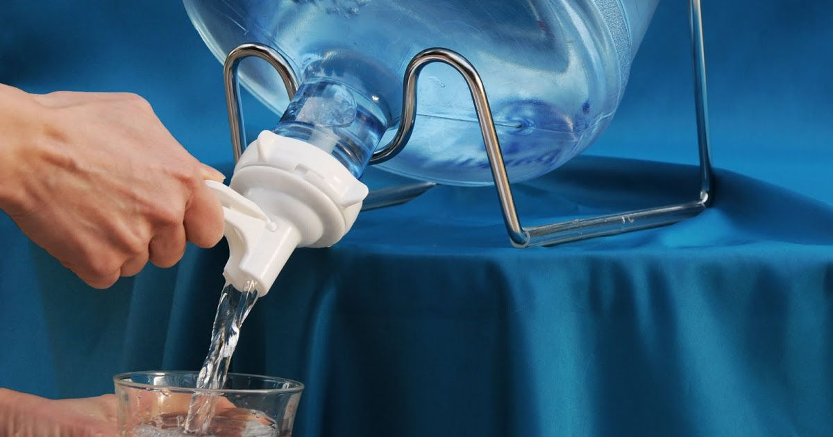Valvula dispensadora de agua con soporte