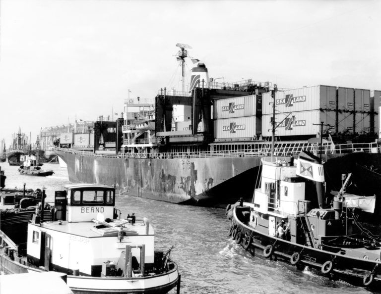 Fairland-im-Uberseehafen_Bremenports-768x594-1.jpg